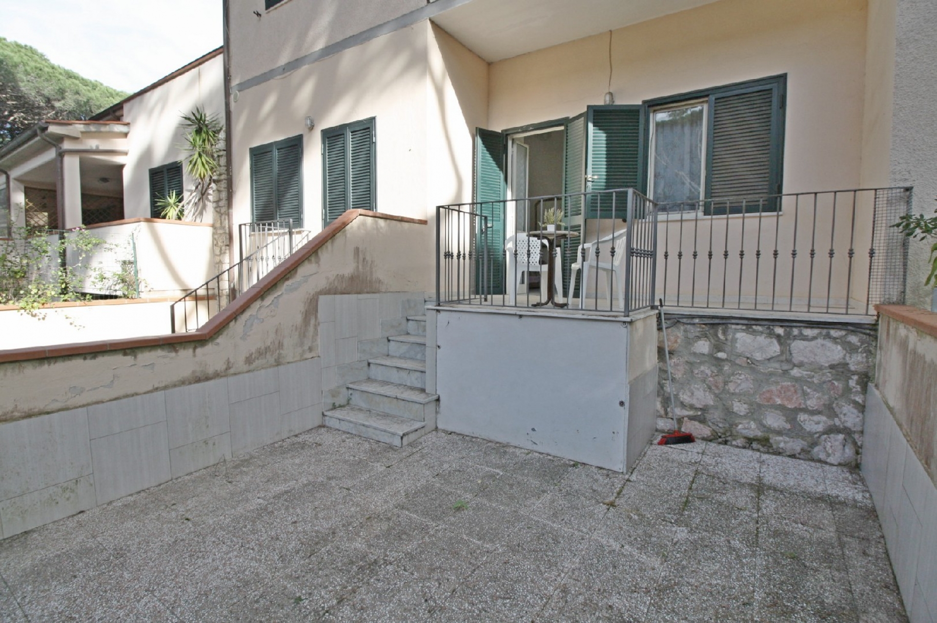 TRILOCALE 6 POSTI LETTO CON GIARDINO ESCLUSIVO