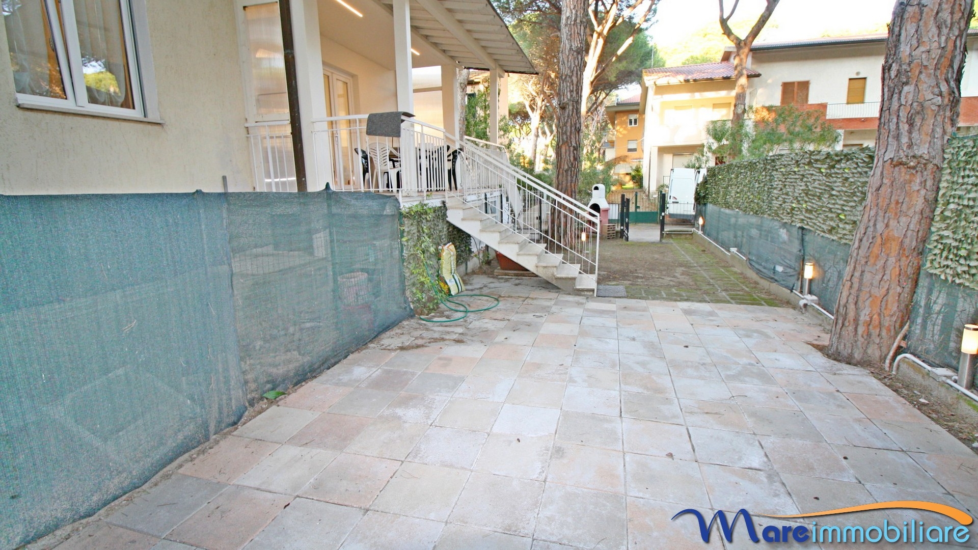 Tre camere doppi servizi e giardino