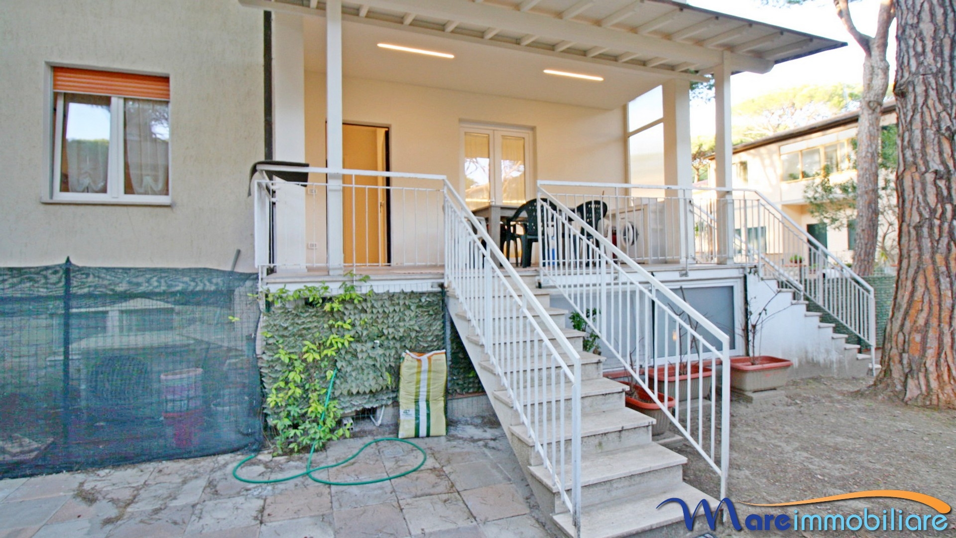 Tre camere doppi servizi e giardino