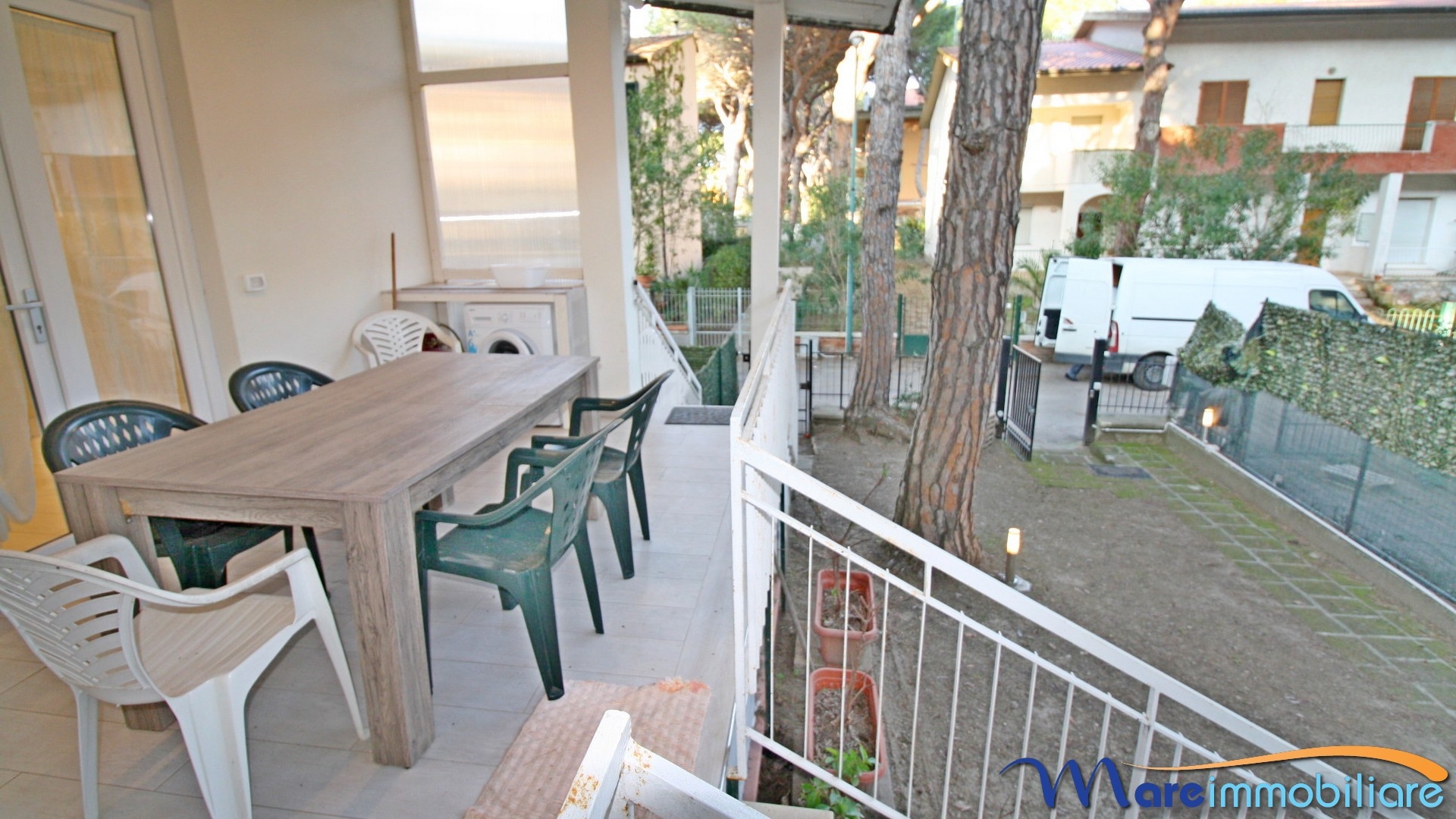 Tre camere doppi servizi e giardino