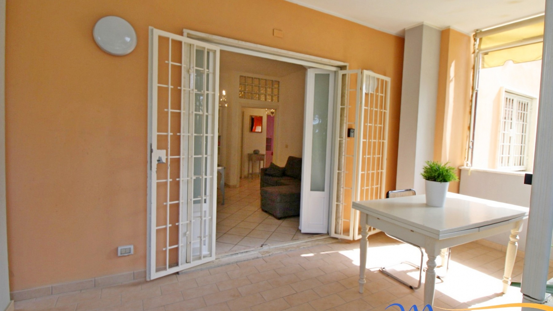 Appartamento due camere doppi servizi con giardino