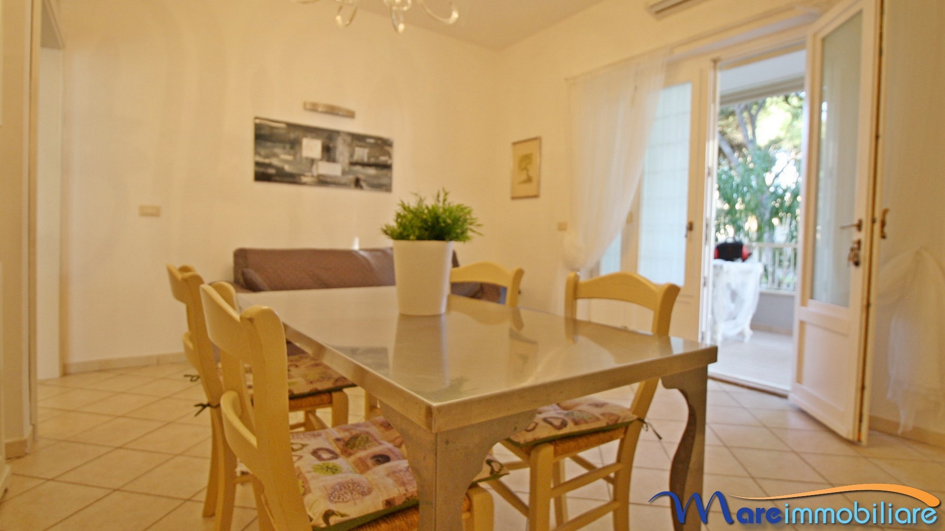 Appartamento due camere doppi servizi con giardino