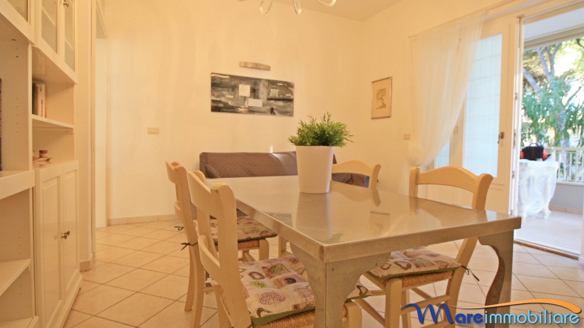 Appartamento due camere doppi servizi con giardino