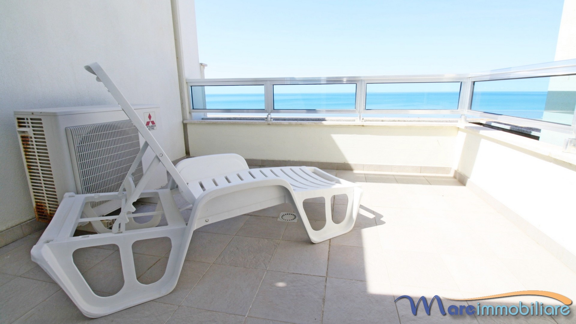 Attico fronte mare zona rosmarina