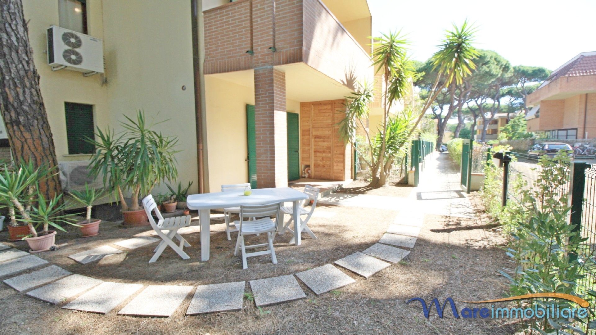 Appartamento terra tetto con giardino e tre camere