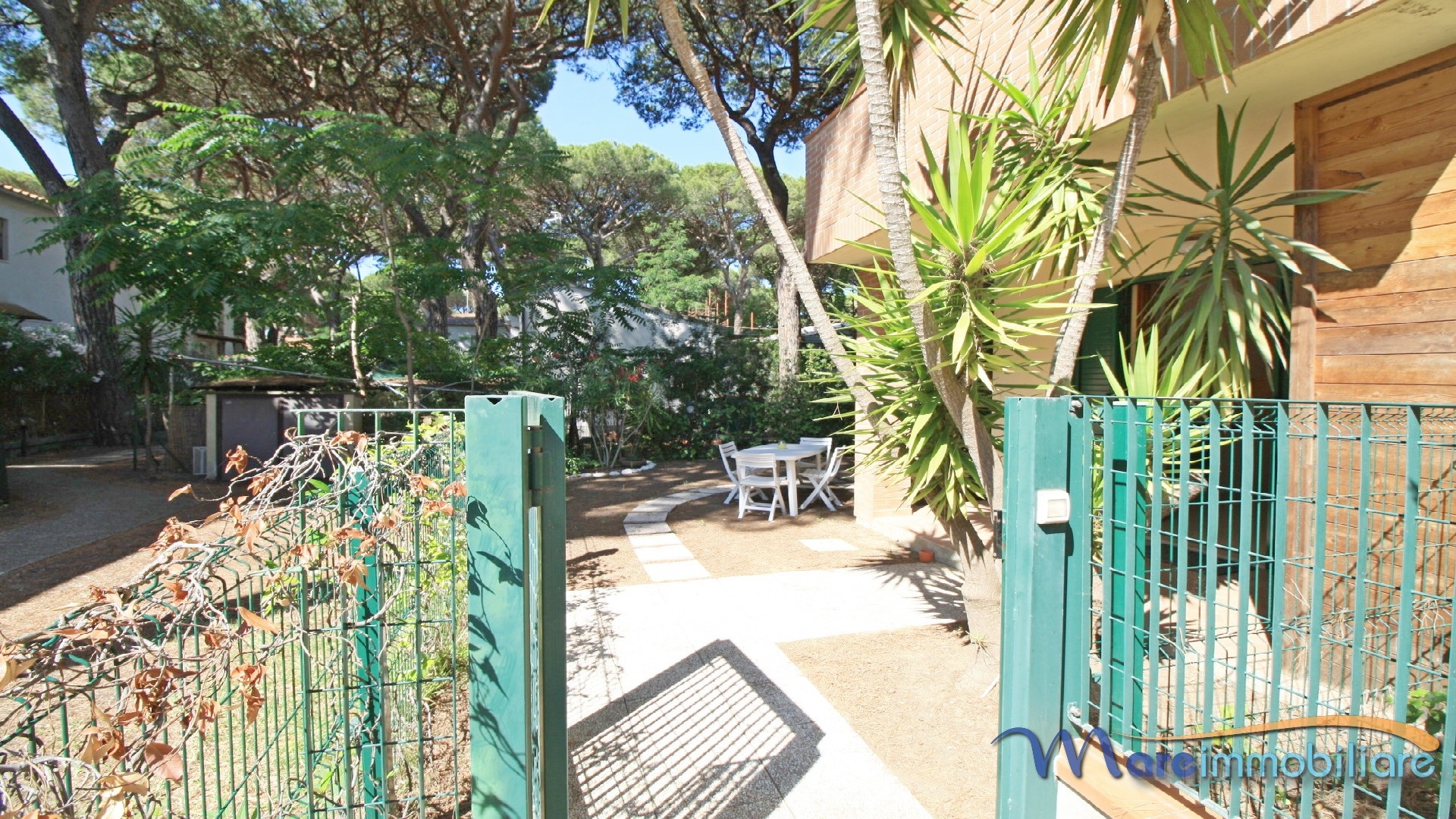 Appartamento terra tetto con giardino e tre camere