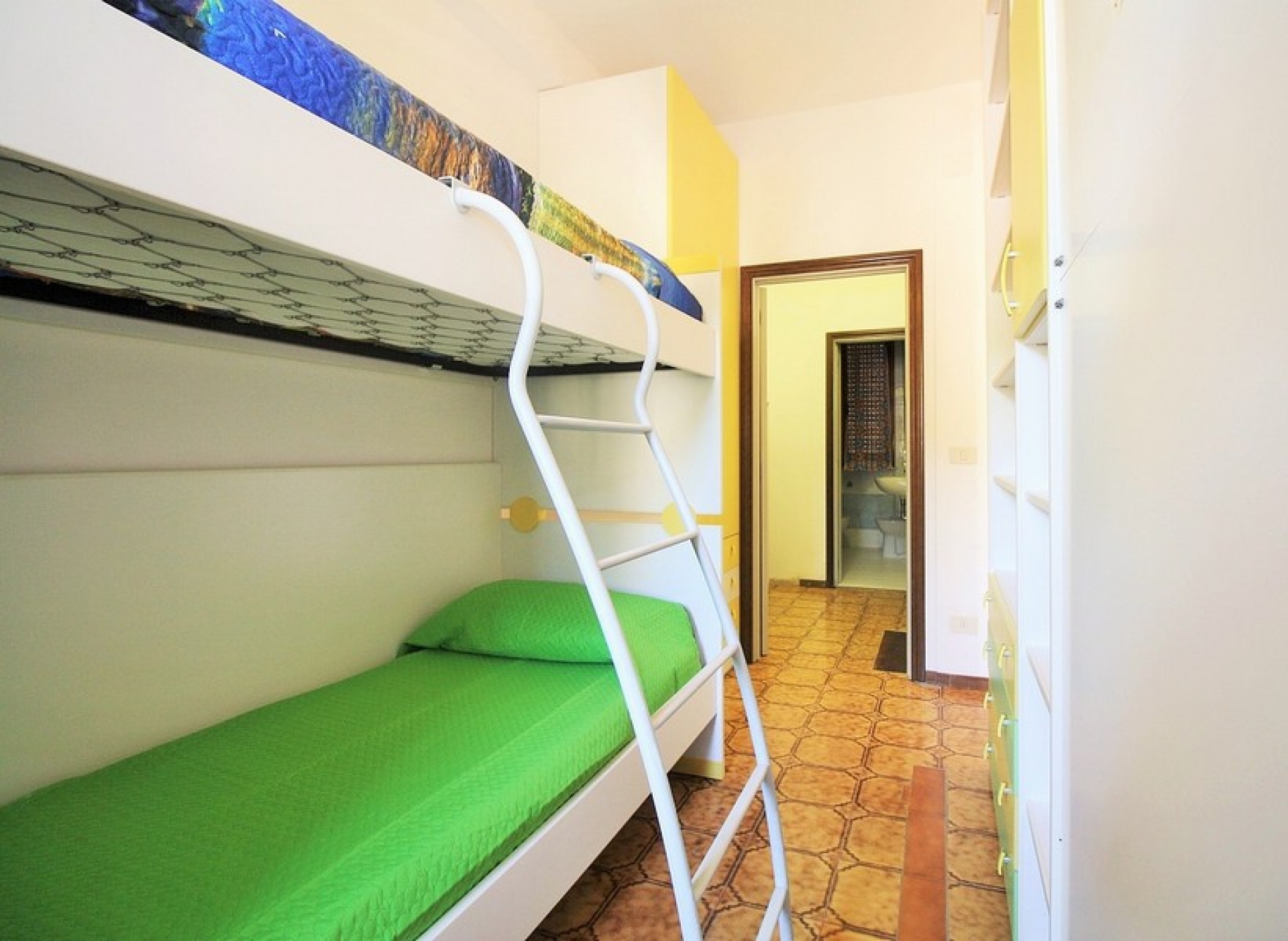Villetta immersa nella pineta con giardino e ingresso indipendente