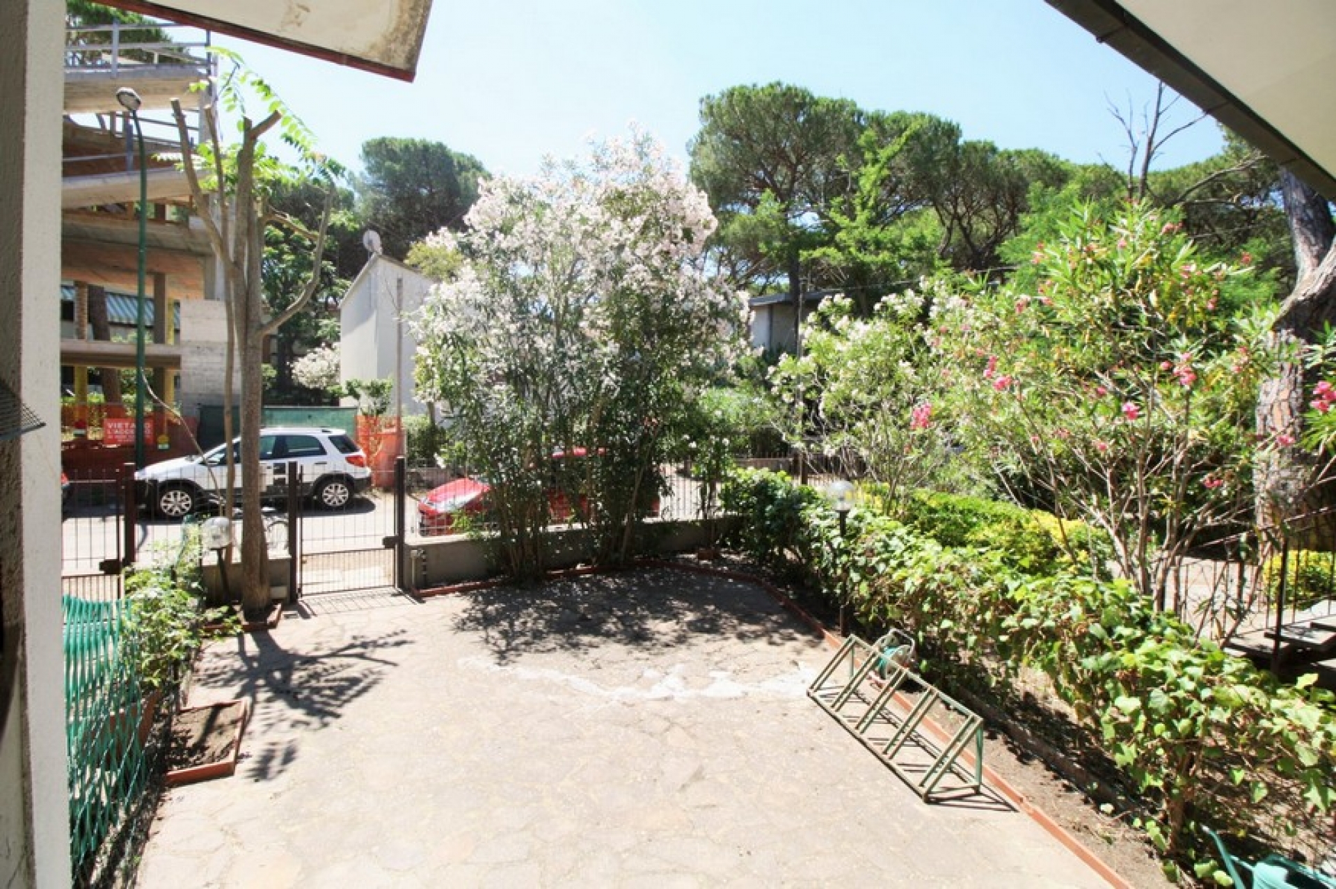 Villetta immersa nella pineta con giardino e ingresso indipendente