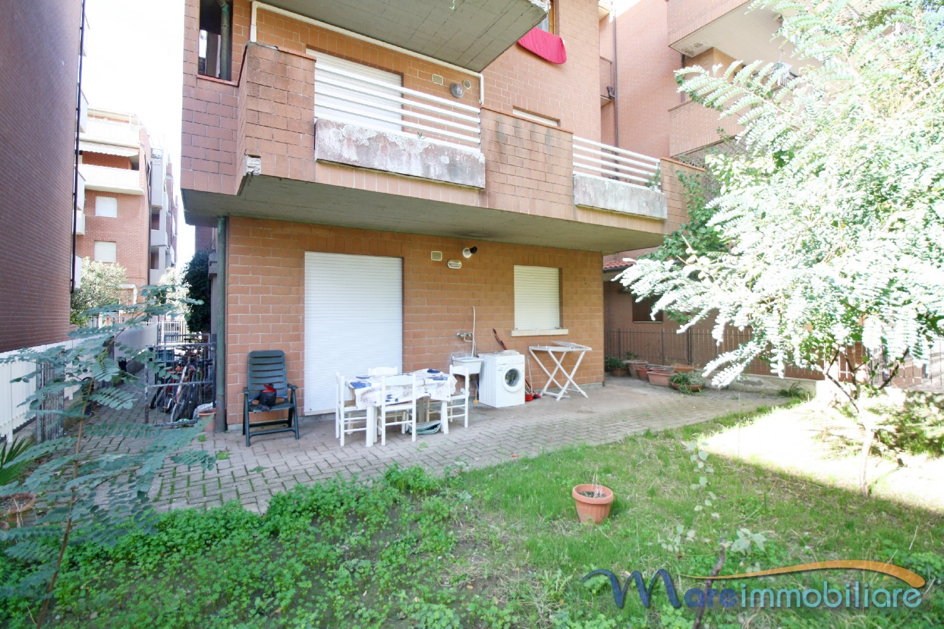 Appartamento sul corso al piano terra con giardino privato