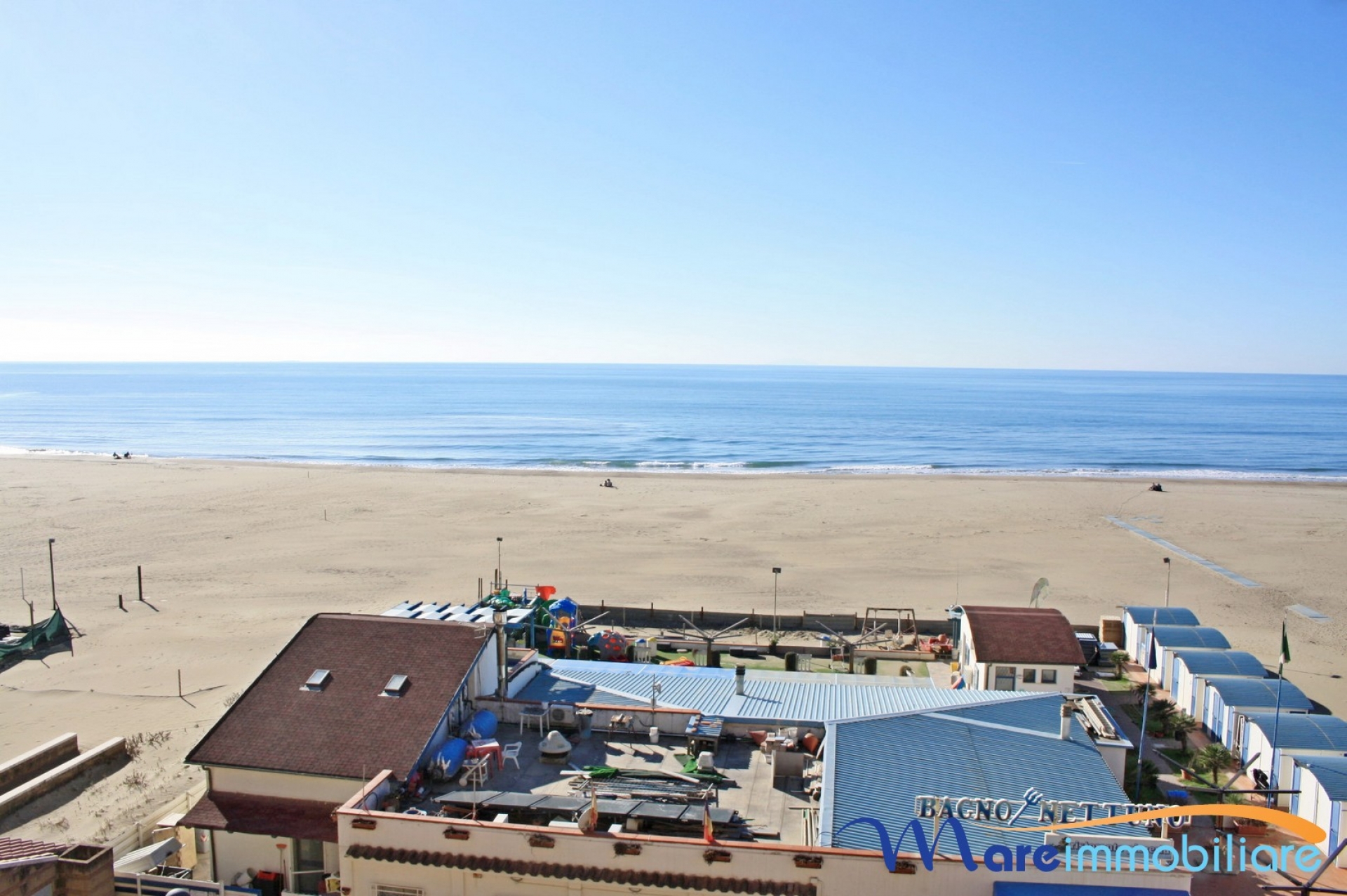 fronte mare con 2 camere e posto auto