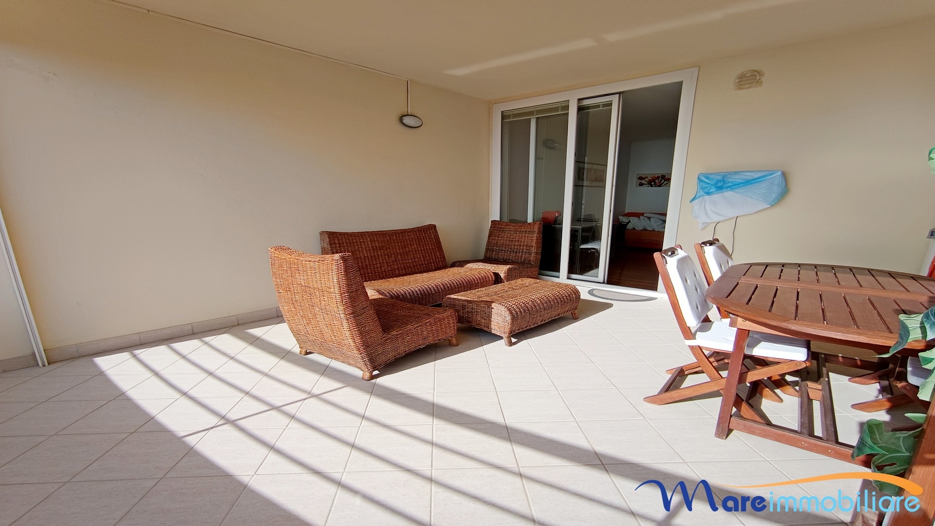 fronte mare con 2 camere e posto auto
