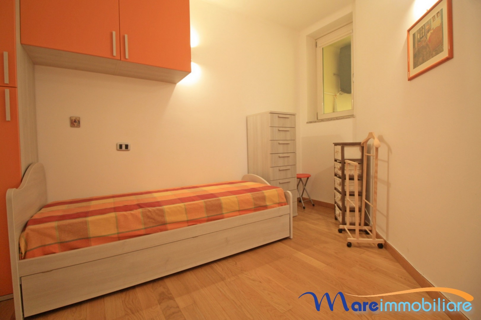 fronte mare con 2 camere e posto auto