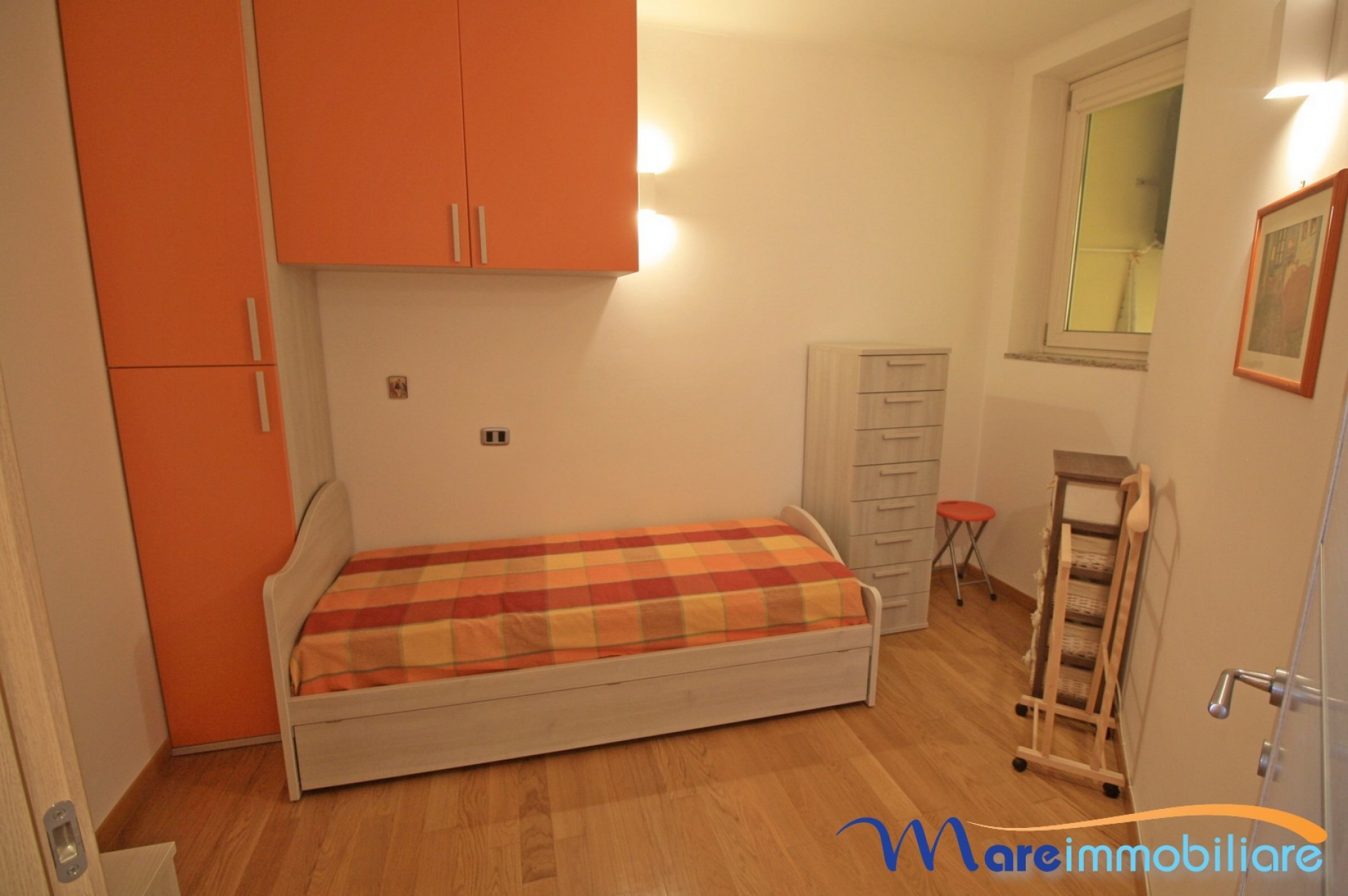 fronte mare con 2 camere e posto auto