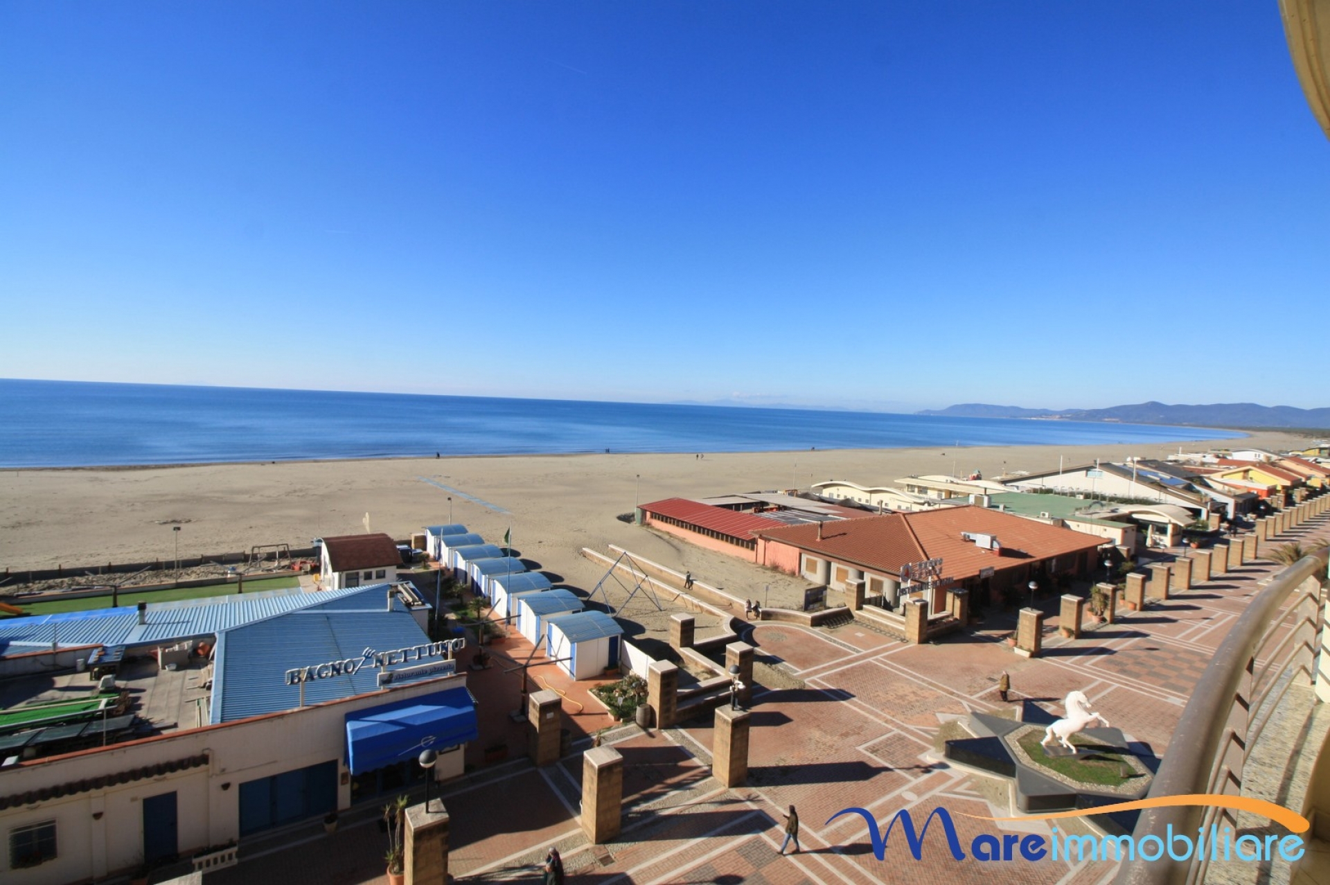 fronte mare con 2 camere e posto auto