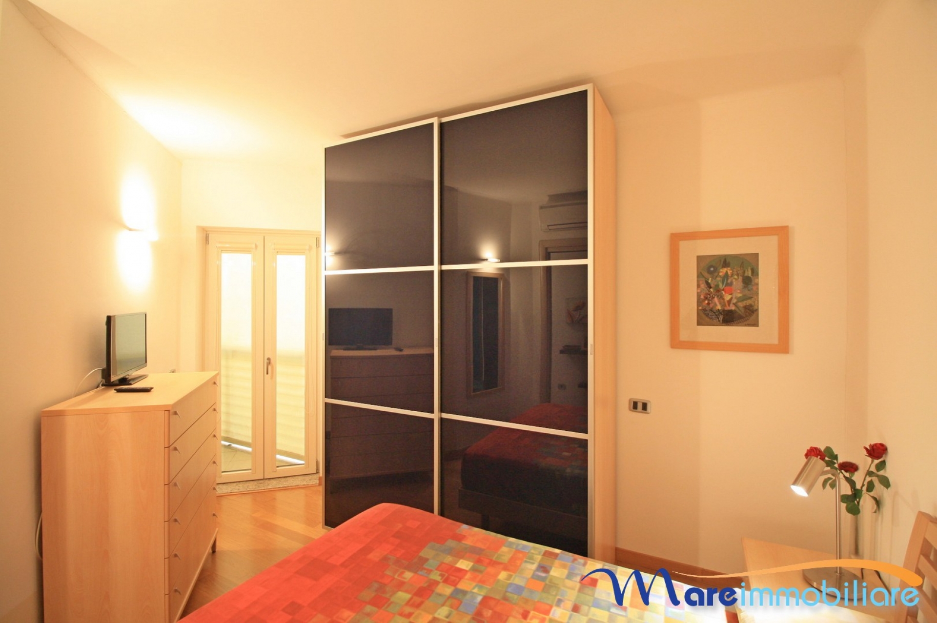 fronte mare con 2 camere e posto auto