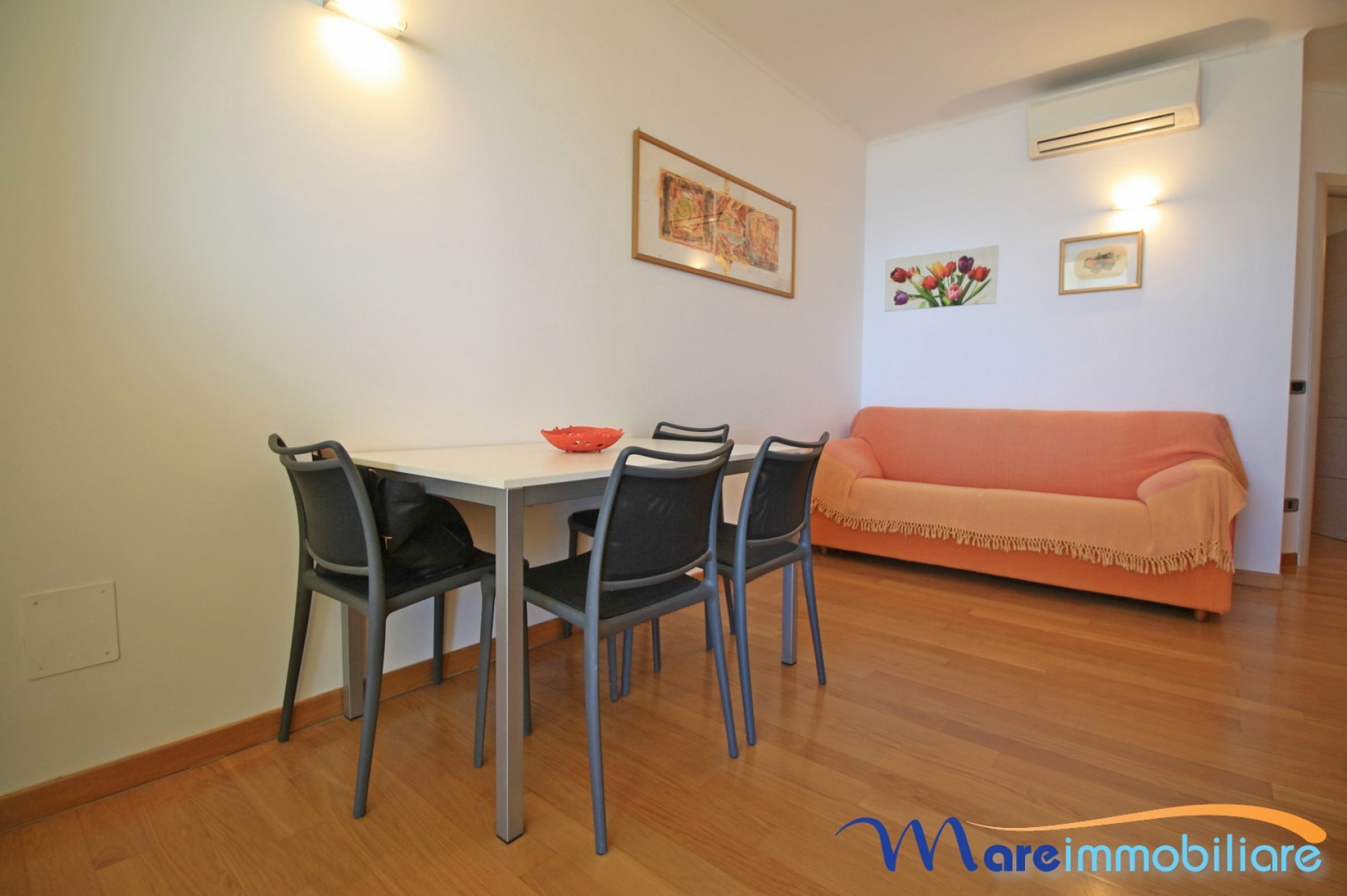 fronte mare con 2 camere e posto auto