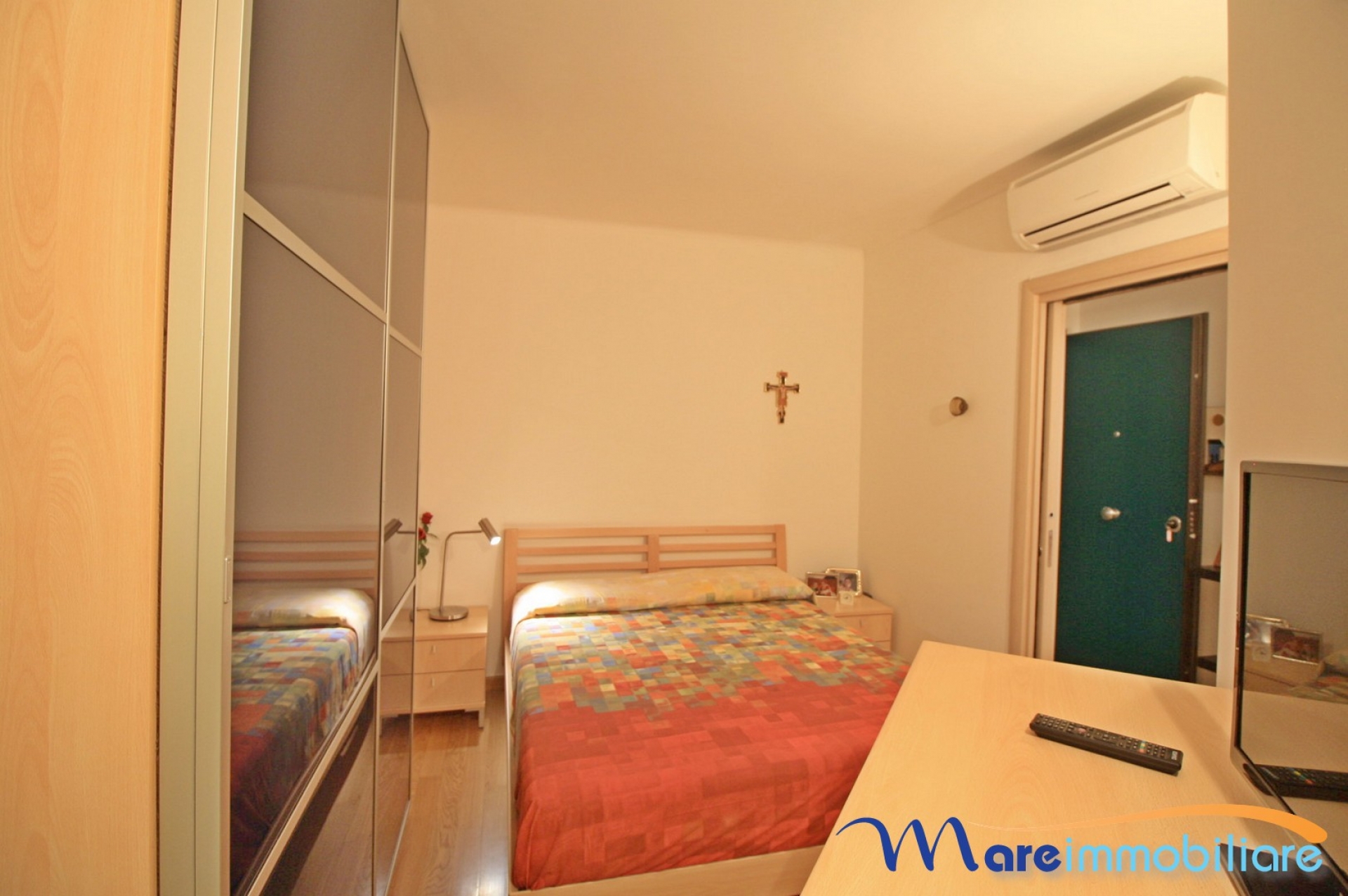 fronte mare con 2 camere e posto auto