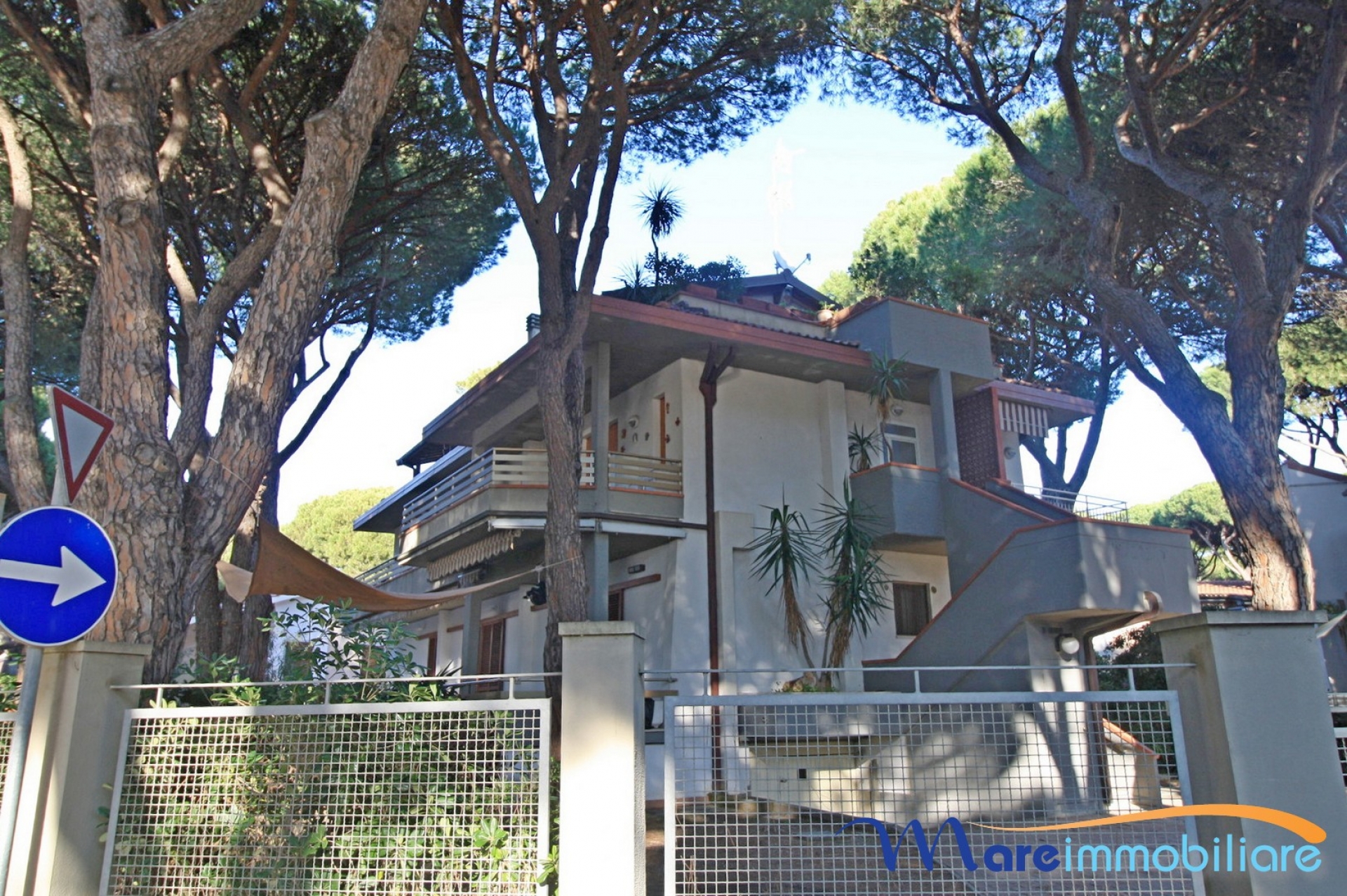 Bilocale zona Rosmarina con posto auto privato
