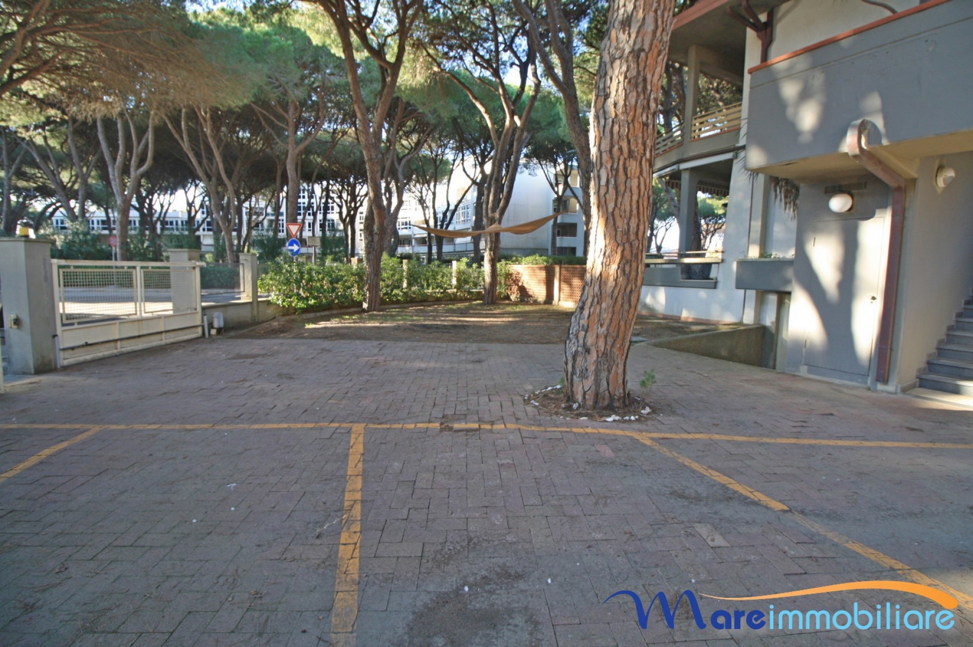 Bilocale zona Rosmarina con posto auto privato