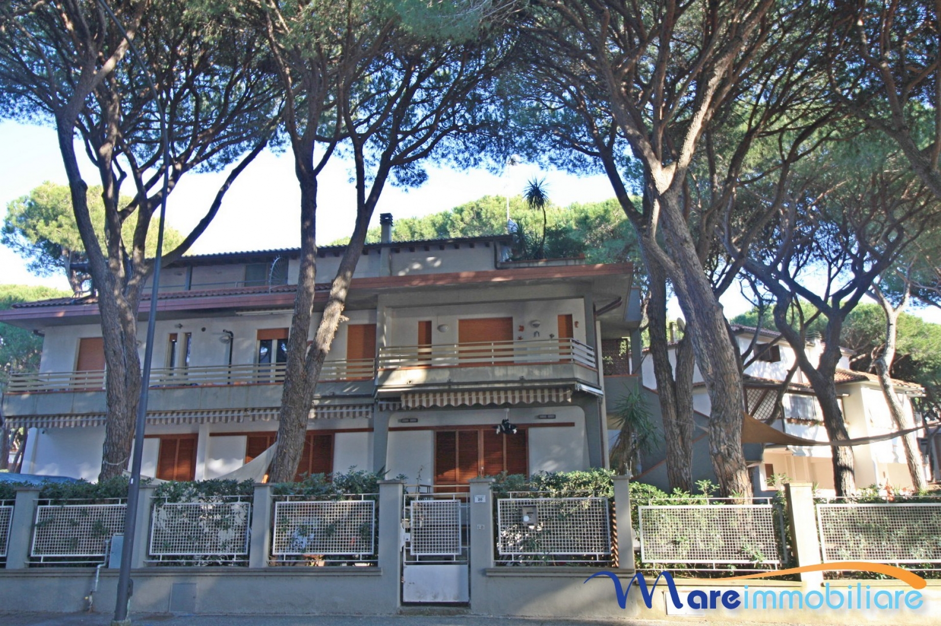 Bilocale zona Rosmarina con posto auto privato