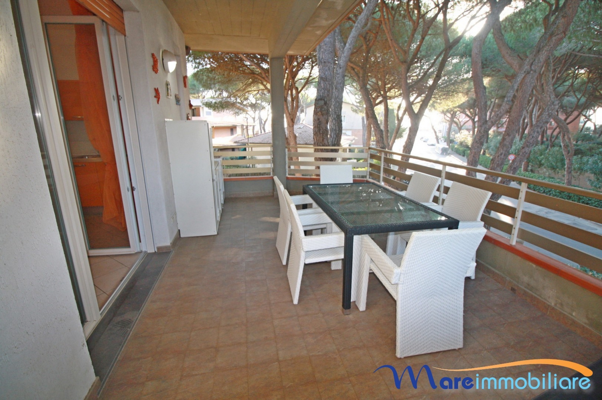 Bilocale zona Rosmarina con posto auto privato