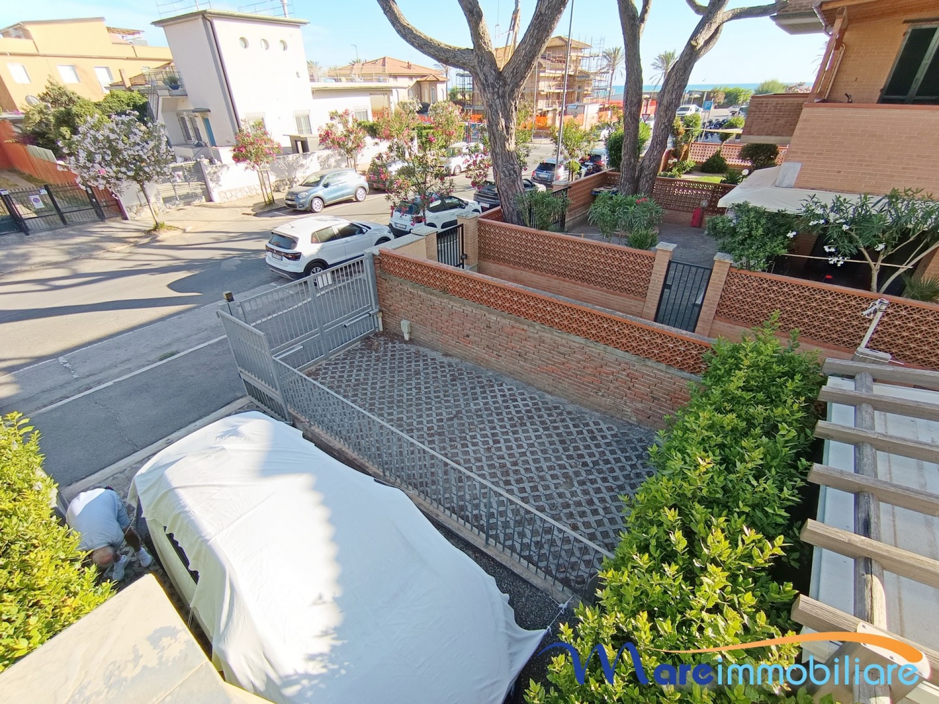 Esclusivo trilocale con doppi servizi, solarium e posto auto