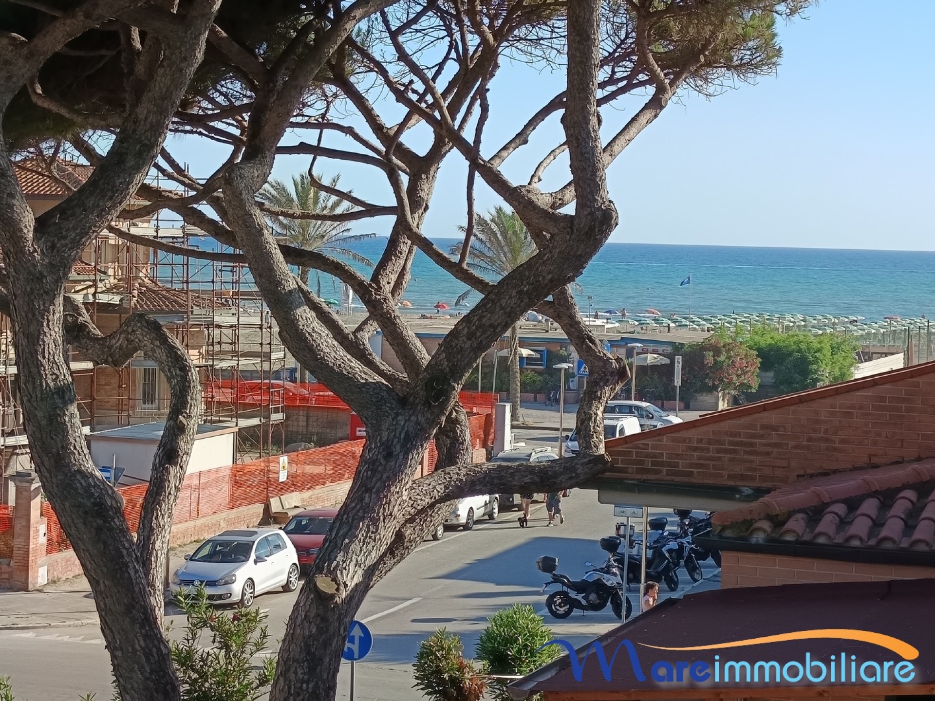 Esclusivo trilocale con doppi servizi, solarium e posto auto