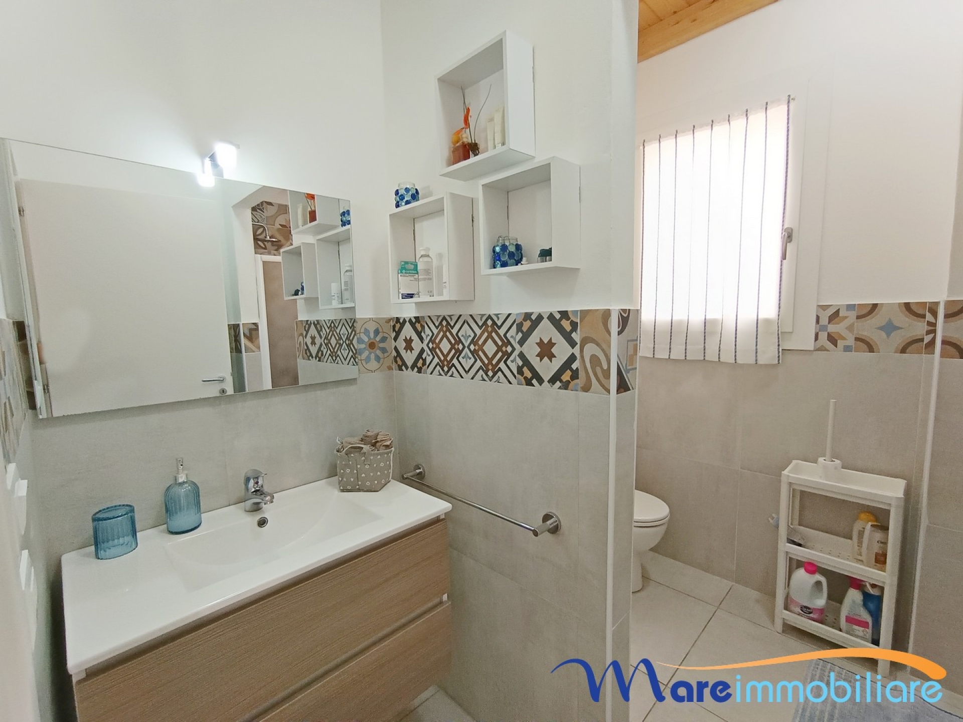 Esclusivo quattro vani con veranda e giardino