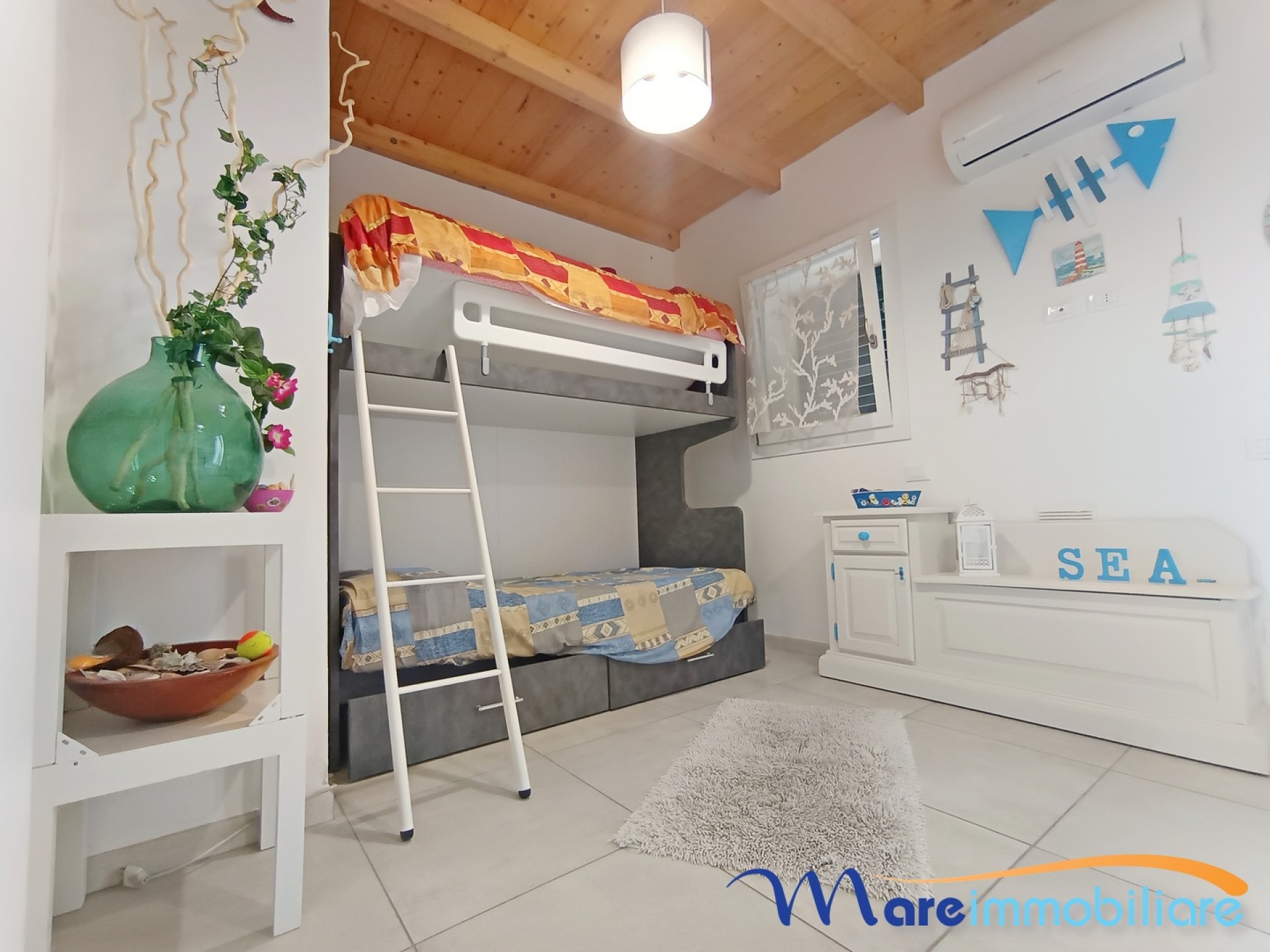Esclusivo quattro vani con veranda e giardino