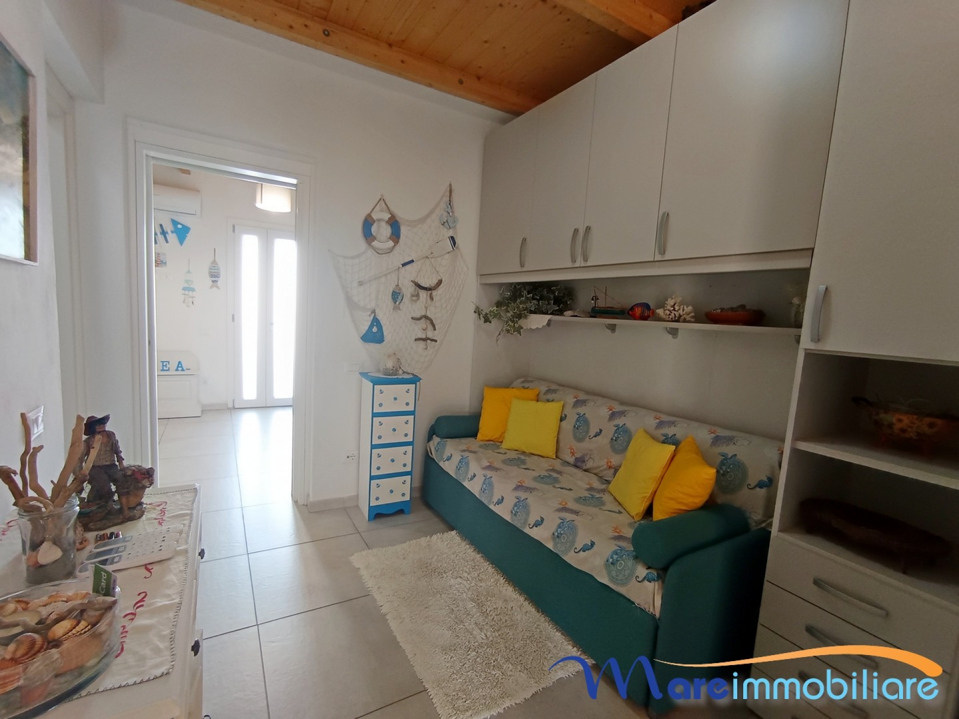Esclusivo quattro vani con veranda e giardino