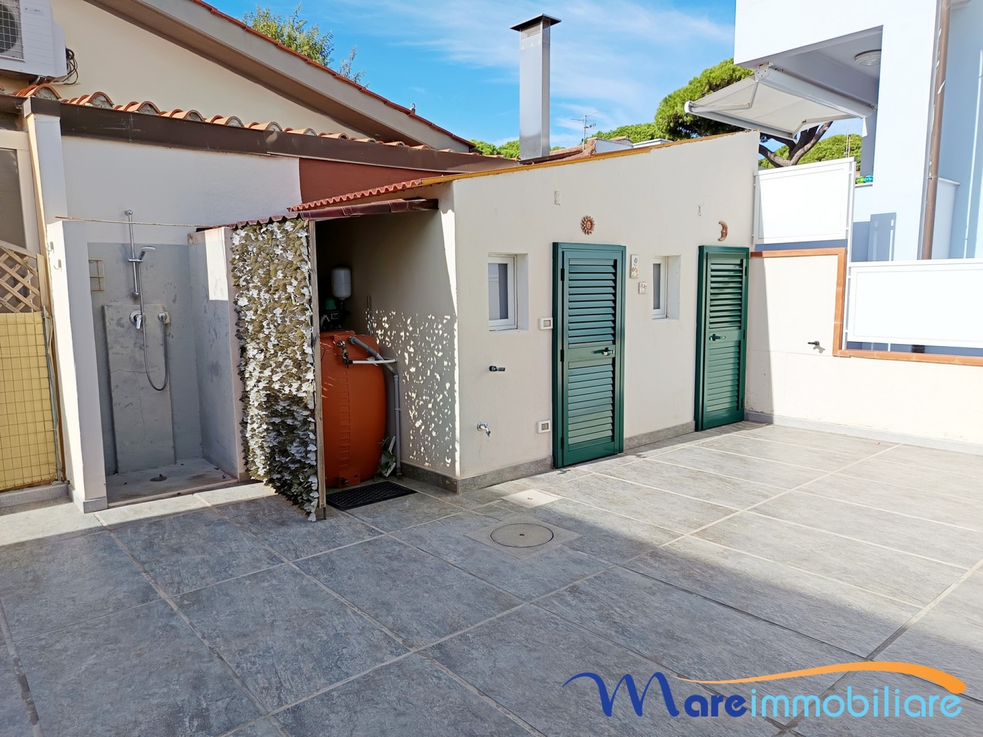 Esclusivo quattro vani con veranda e giardino