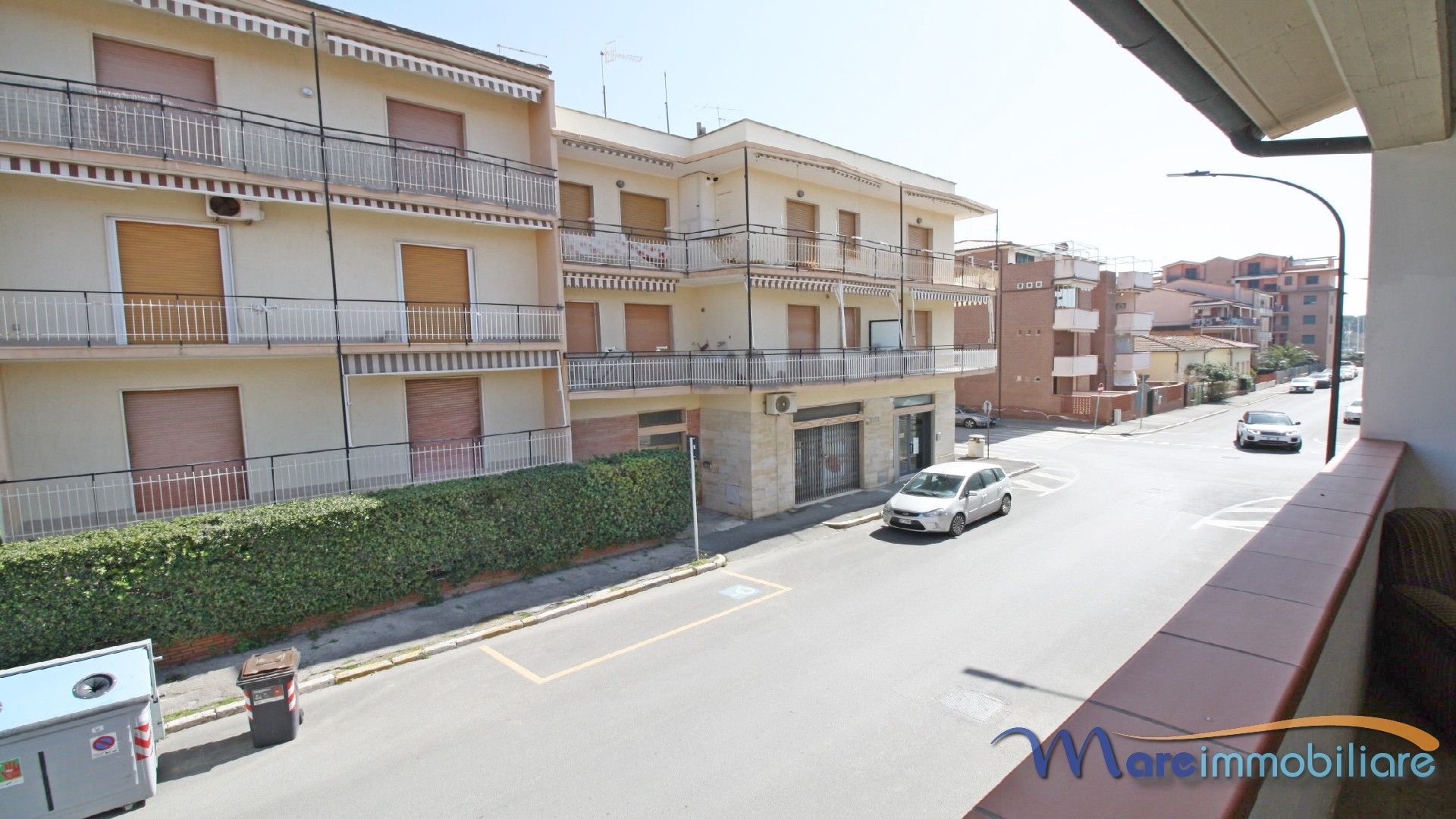 Trilocale doppia veranda primo piano