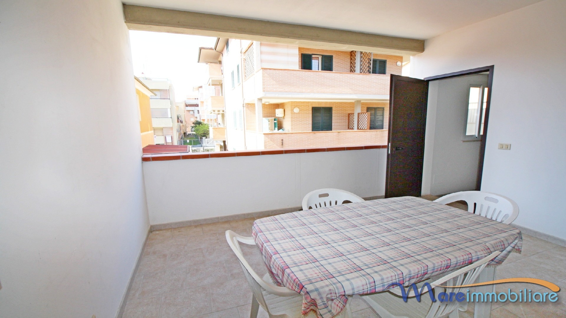 Trilocale doppia veranda primo piano