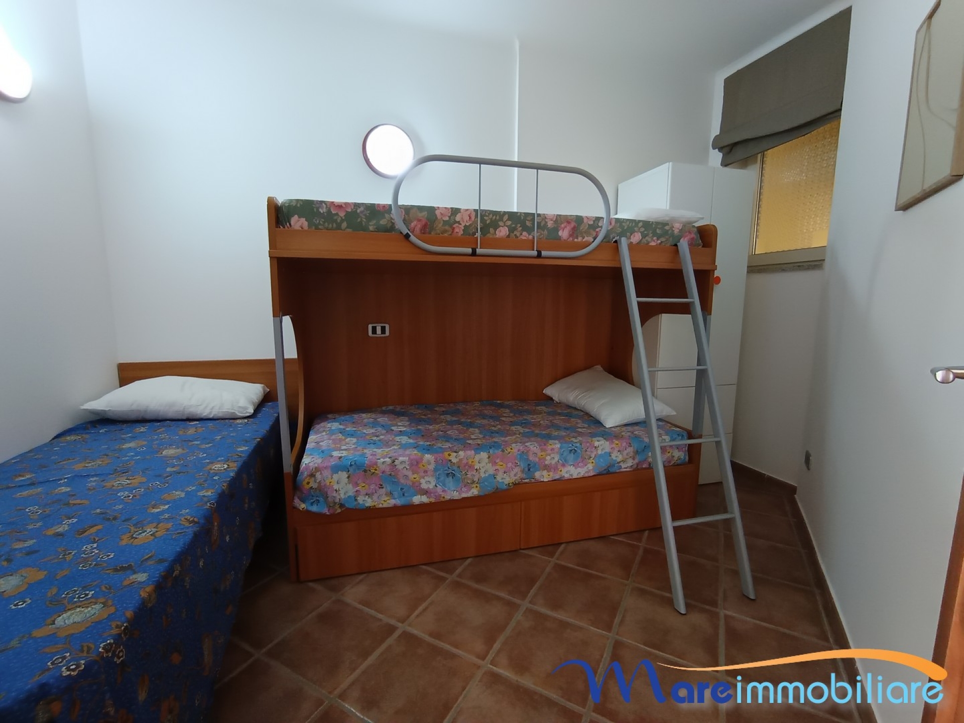 fronte mare con 2 camere e posto auto