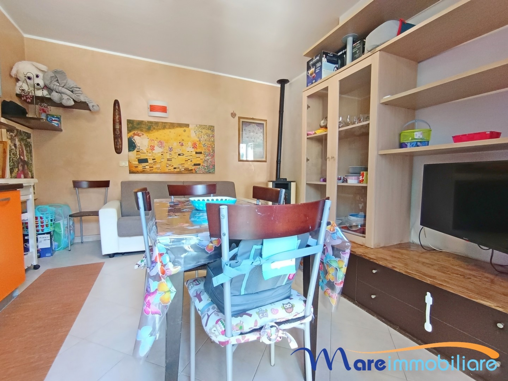 Bilocale con taverna zona sciangai