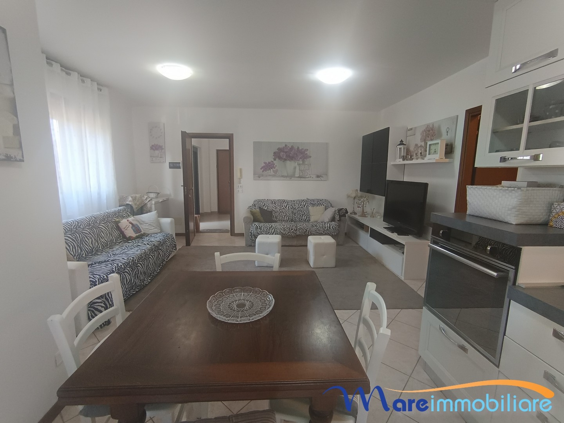Ampio trilocale doppi servizi zona  Sud