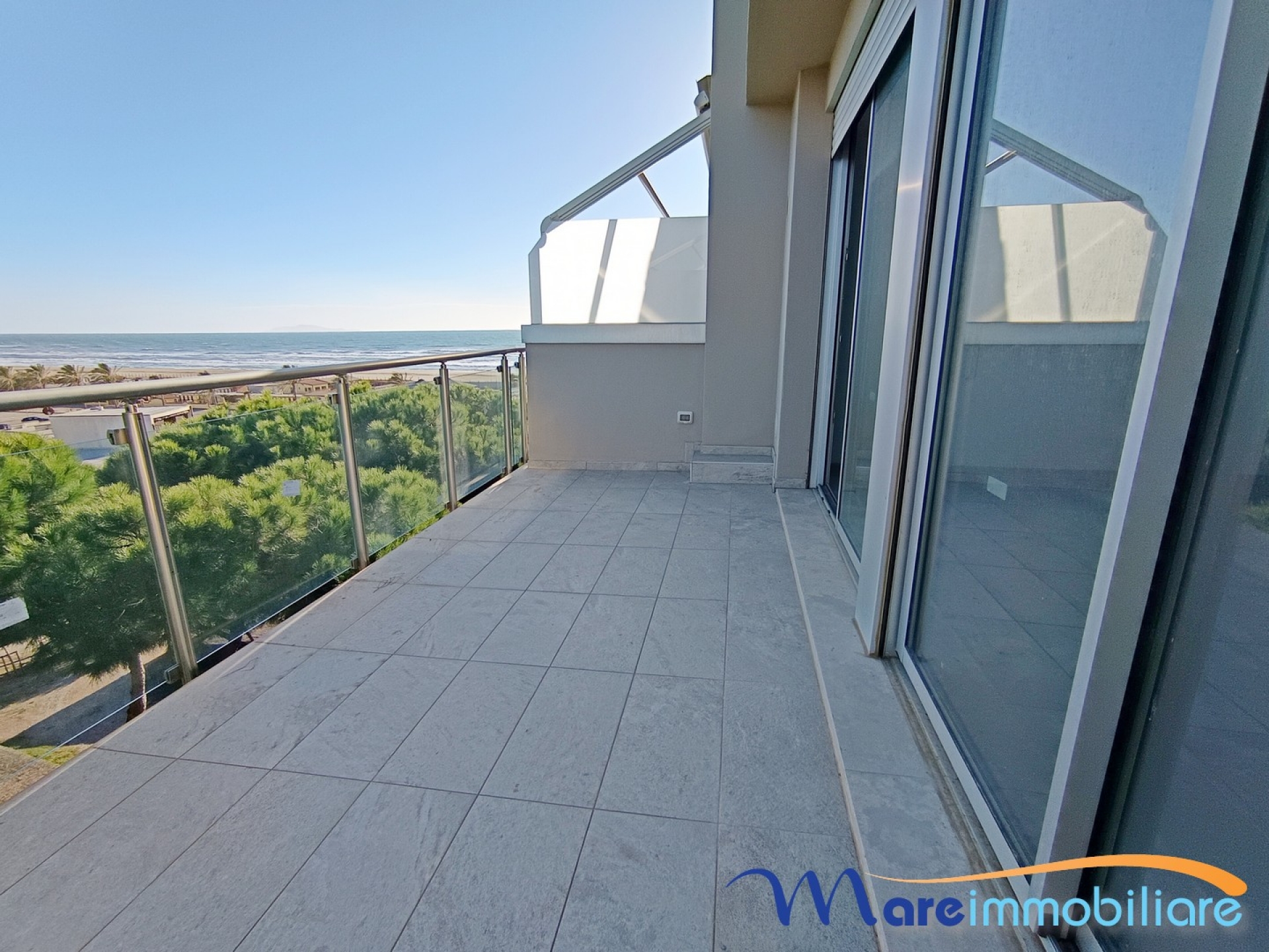 Splendido appartamento vista mare con posto auto