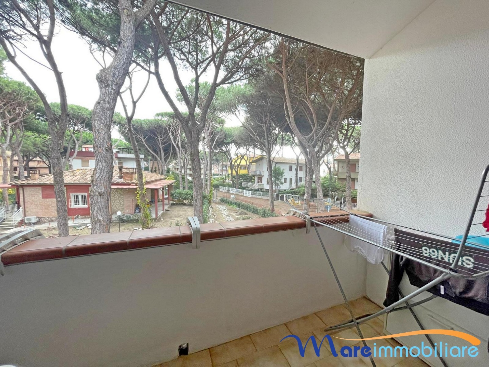 Rosmarina Villetta terra-tetto con giardino e posto auto