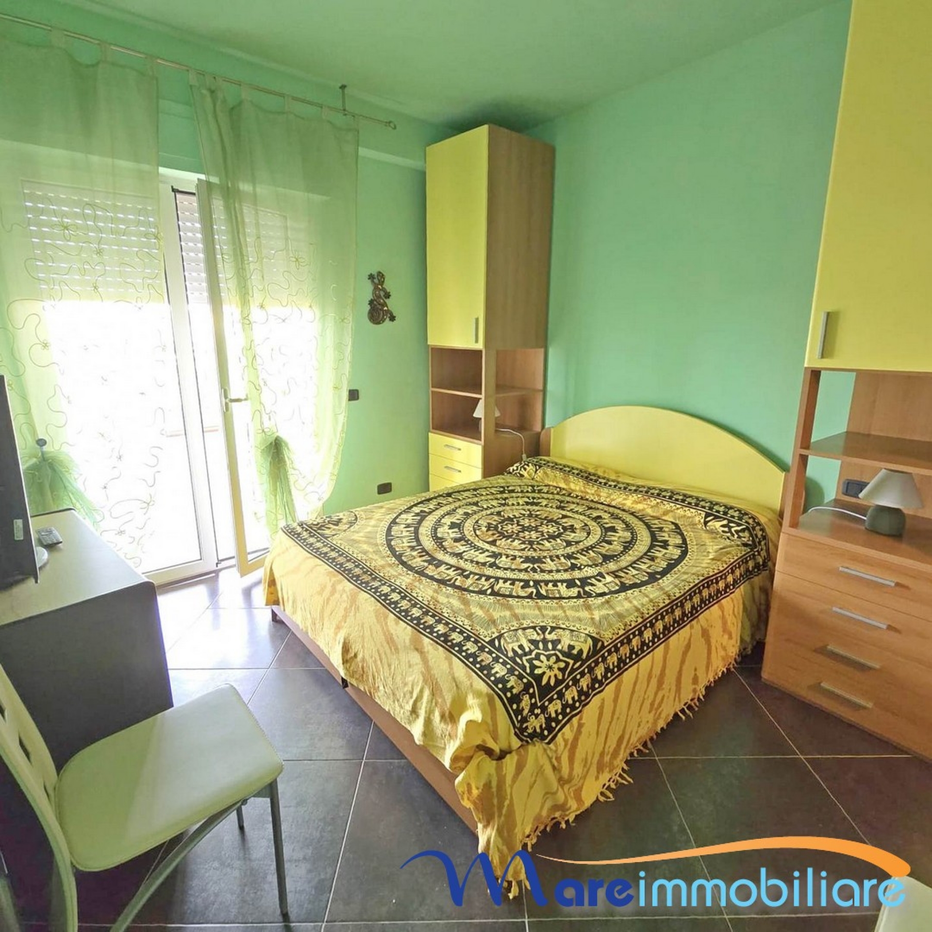 trilocale doppi servizi fronte mare con posto auto